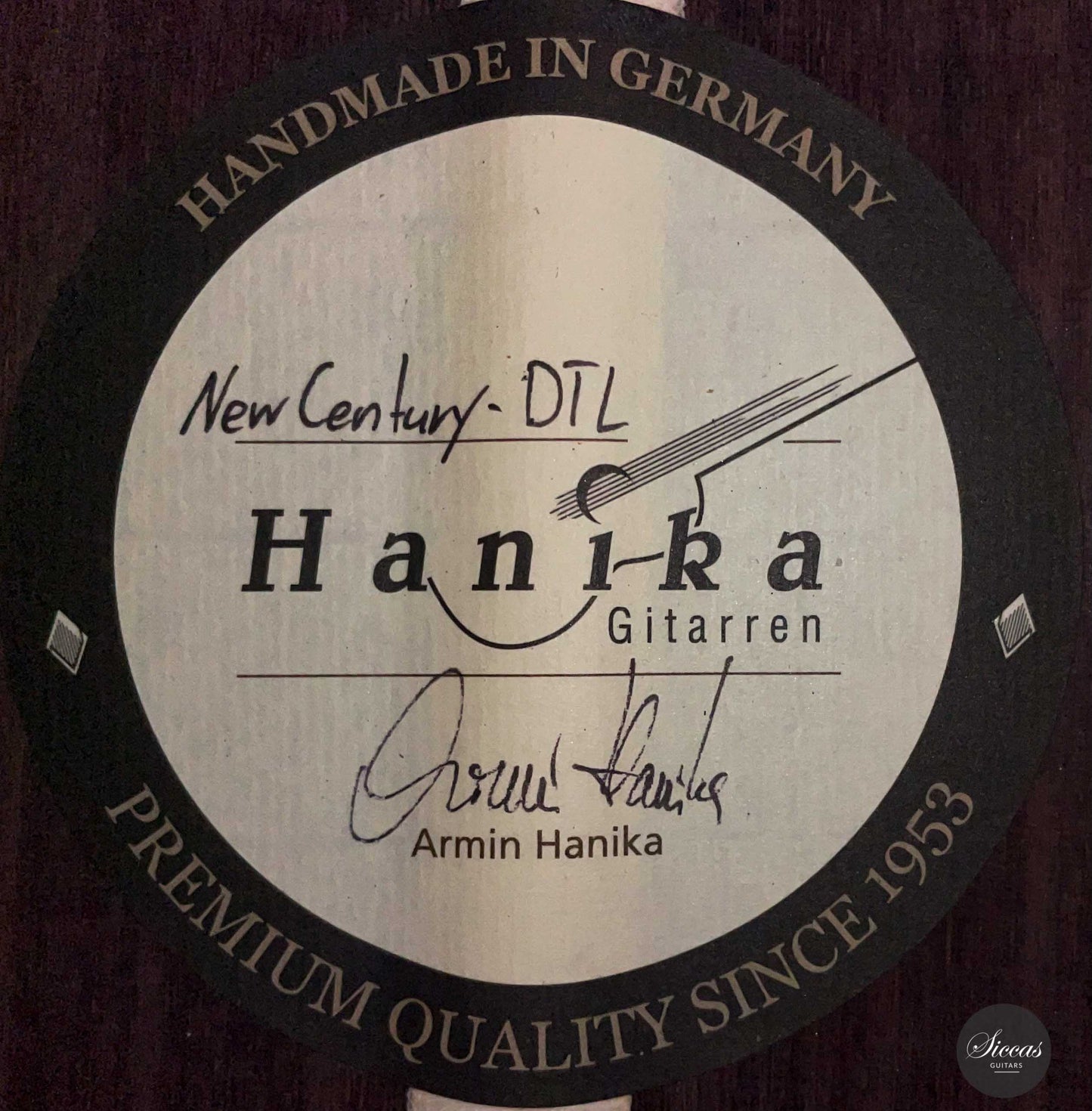 Armin Hanika - New Century DTL 64 cm