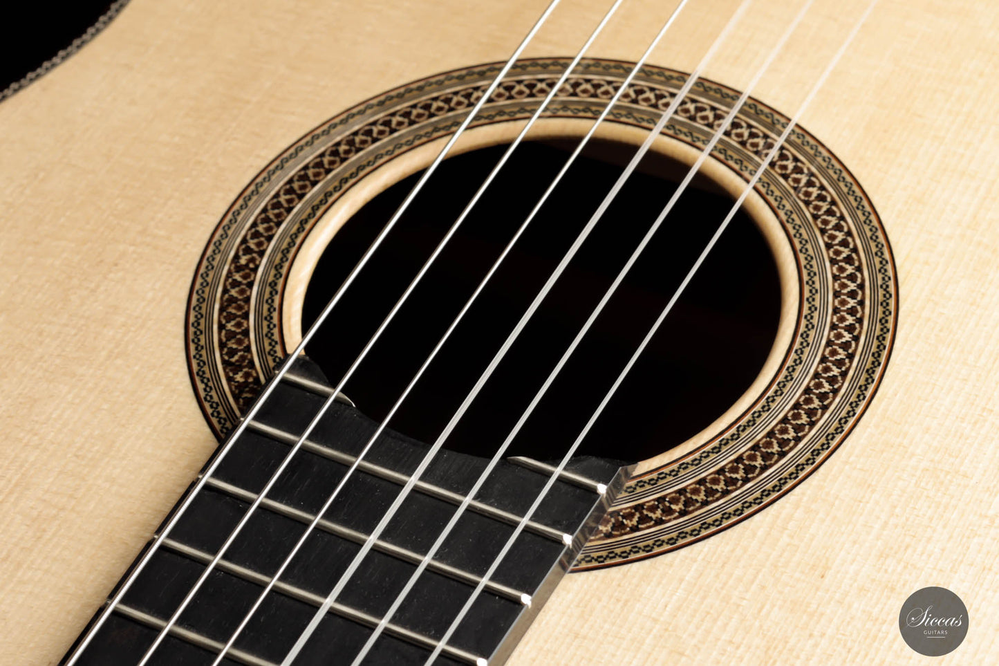 Mijail Kharash - 2022 65 cm Linkshand