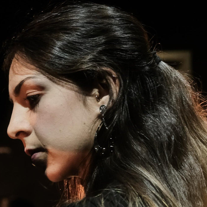 Portrait of classical guitarist Beatriz Pinto