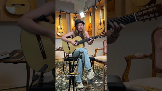 The Siccas Luthiers Continuum Lattice classical guitar being played for the first time