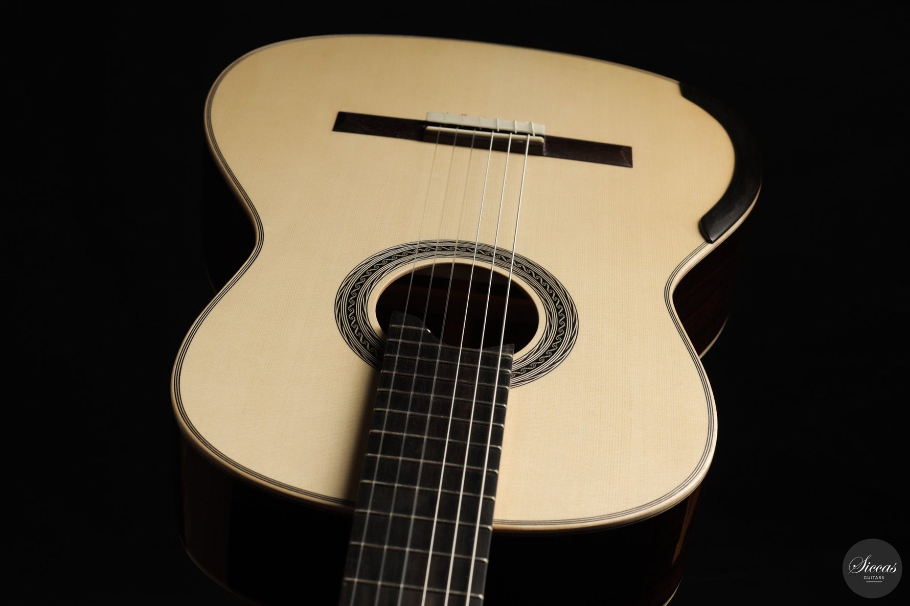 Guitars between 15.000 € and 25.000 €