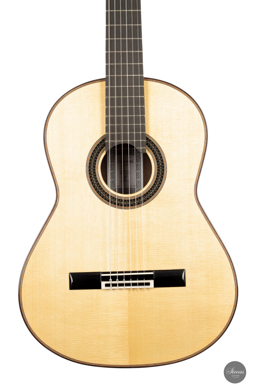 Siccas Luthiers - Creation Doubletop Spruce 64 cm - Front view